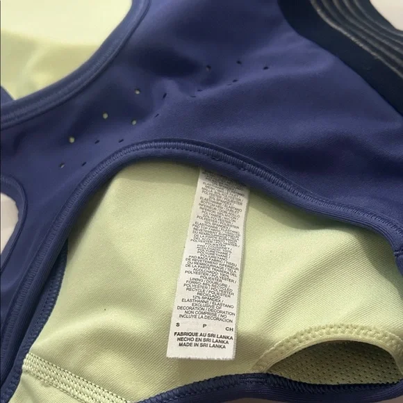 Women's Nike Sports Bra size s - Picture 4 of 4